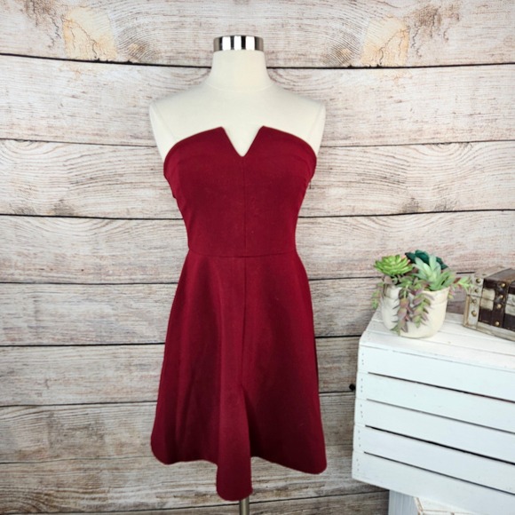 Likely Burgundy Strapless V Notch Mini Dress Women's Size 4 Party - Picture 1 of 6